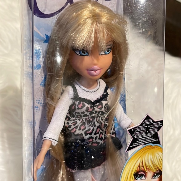 NIB Bratz Vintage Cloe 10th Anniversary Edition Sealed - Picture 4 of 17